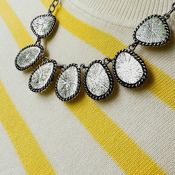 21" Scroll by Dillards Vintage Two-Tone Baroque Teardrop Pendant Necklace - Picture 11 of 12